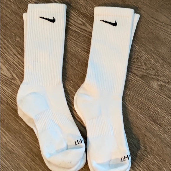 nike dri fit crew socks white